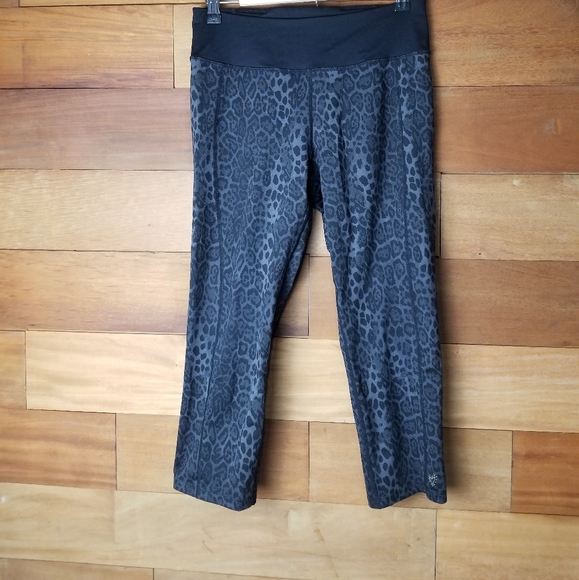 Betsy Jhonson leopard print capri leggings size M - Picture 2 of 6